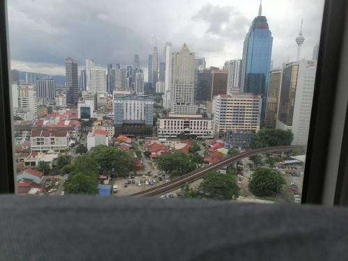 REGALIA RESIDENCE KLCC VIEW INFINITY POOL by BT RZQNA