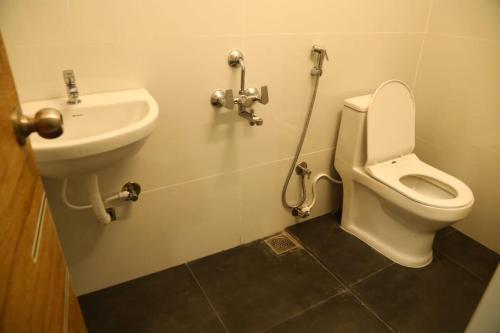 a bathroom with a toilet and a sink at T Nagar 1BHK Studio Shopping Cntrl - G3 Tulsi in Chennai