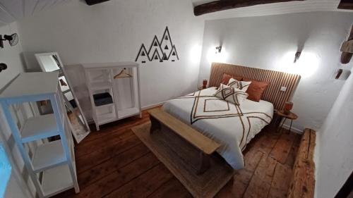 AscouにあるLa Lauze Ascouのベッドルーム1室(ベッド1台、はしご付)