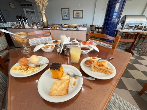 ホテルの敷地内または近くでの食事または食べ物