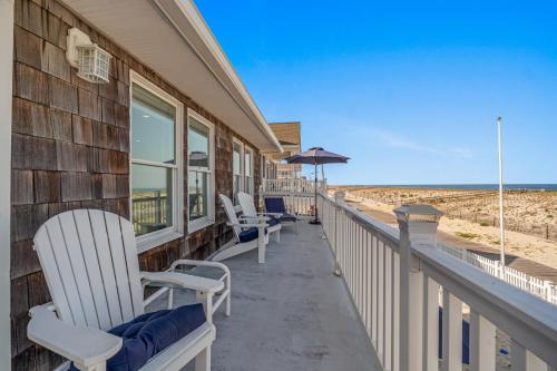 Afbeelding uit fotogalerij van Ultimate 3 Bedroom Lavallette Beachfront Rental in Lavallette