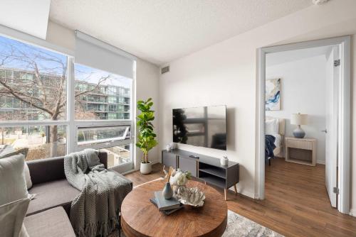 Stylish 1BR Condo Near Toronto Top Attractions