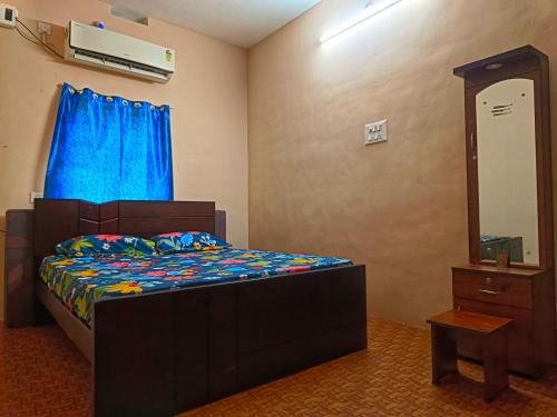 Giường trong phòng chung tại Private Villa Inside Coconut Farm By Shivalaya