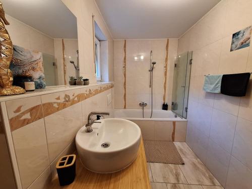 Ένα μπάνιο στο R-lex17