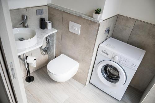 Ένα μπάνιο στο Luani's Apartments