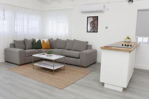 Eshae Living - 1 BR with breakfast & private pool