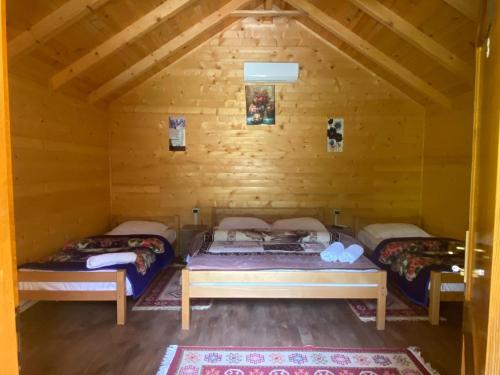 Postel nebo postele na pokoji v ubytování Valbone Two E