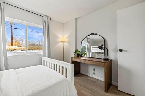 Photo de la galerie de l'établissement Modern Private 3B-2BA Home and Spacious Yard, à Lancaster