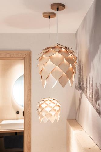 a chandelier in a bathroom with a mirror at Apart Bieles NEU - Bergoase mit privater Outdoor-Sauna & Massagepraxis in Kauns