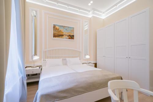 Postel nebo postele na pokoji v ubytování Revelton Suites Karlovy Vary