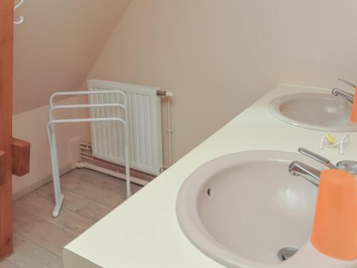 a white bathroom with a sink and a radiator at Gîte indépendant près du centre-ville - Animaux acceptés, Parking privé, Wifi - FR-1-510-236 in Steenvoorde