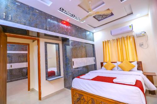 Ένα ή περισσότερα κρεβάτια σε δωμάτιο στο Akkshara Stay Inn