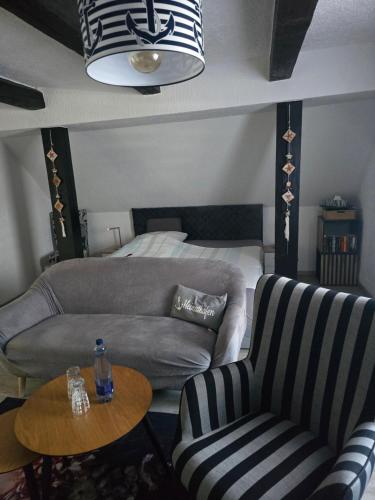 a living room with a couch and a bed at Heimathafen Ückeritz in Ueckeritz