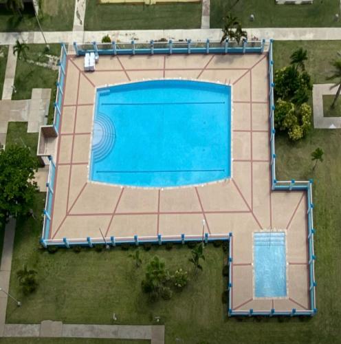 Bazén v ubytování Ocean Front Apartment nebo v jeho okolí