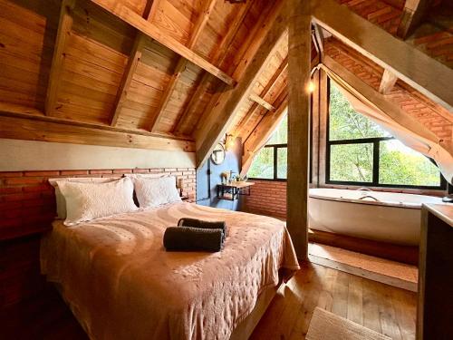 a bedroom with a bed and a tub in a room at Chalé com Hidromassagem em Garopaba in Palhocinha