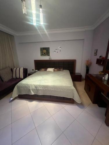 Postel nebo postele na pokoji v ubytování Apartment with greenery and quiet neighborhood