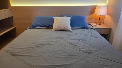 Uma cama ou camas num quarto em Apartamento Descolado Zona Norte