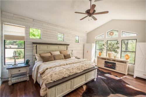 Postel nebo postele na pokoji v ubytování Stay In Sedona