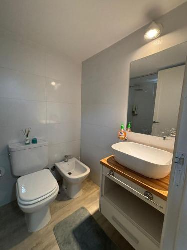 Et badeværelse på Departamento en el centro de Valeria del Mar