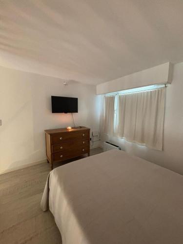 En eller flere senge i et værelse på Departamento en el centro de Valeria del Mar