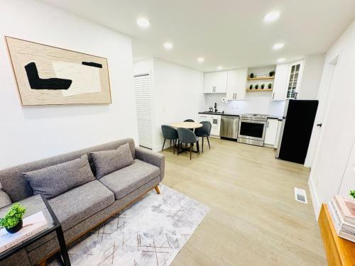 a living room with a couch and a kitchen at Modern 2BR Guest Suite with Kitchen, Free Parking, Fire Pit - 10 mins to SJC in San Jose
