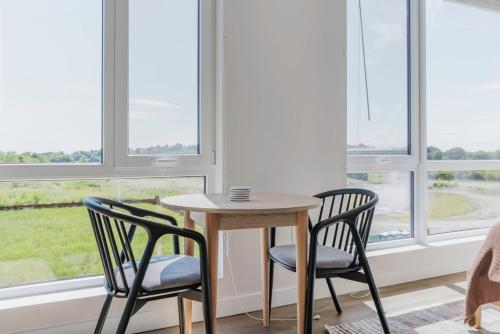 Gallery image of Blueground Revere courtyard games wd ac BOS-1092 in Boston