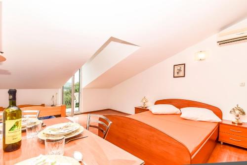 Postel nebo postele na pokoji v ubytování Apartments Zoricic