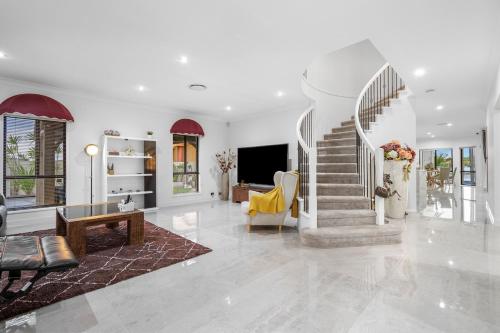 Gallery image of Serene 5BR Waterfront Escape - Prestige in Gold Coast