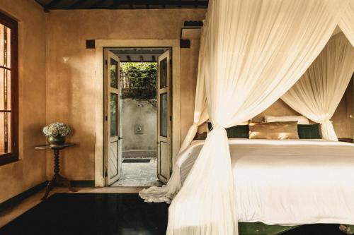 Koupelna v ubytování Soft Opening! Magia De Uma Hotel Seminyak