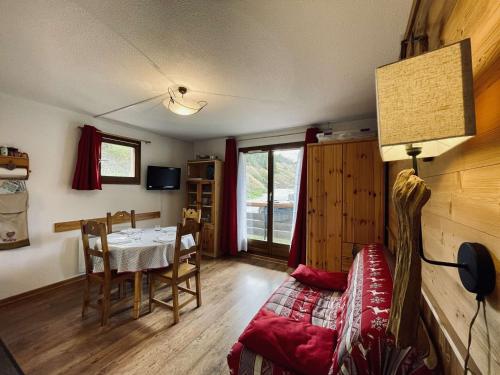 Appartement authentique 2 Étoiles aux Menuires avec wifi