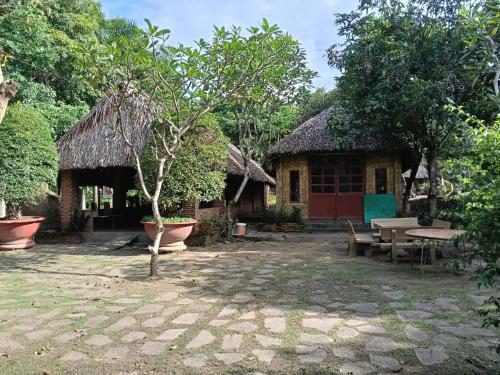 Zahrada ubytování Cactos Countryside Homestay Trị An
