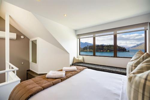 Voodi või voodid majutusasutuse The Lodges 9 - Lake Front Views and Walk to Town toas