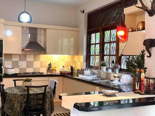 Η κουζίνα ή μικρή κουζίνα στο Kandy - City Hideout Villa