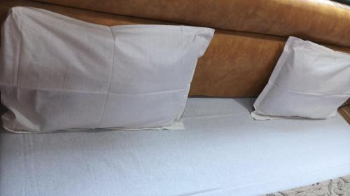 Een bed of bedden in een kamer bij Hotel chhaya