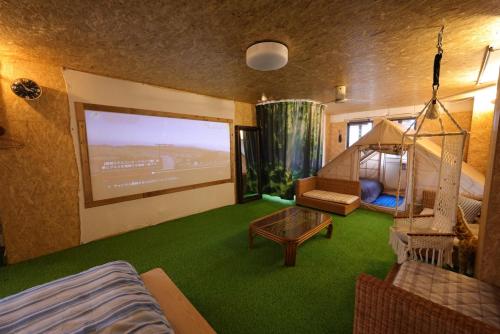 Una cama o camas en una habitación de HB01 テントと芝生が広がるお部屋 小田原港3分 8名可 箱根板橋駅徒歩8分 早川駅徒歩7分 Tent and lawn room Odawara Port 3 minutes 8 people Hakone Itabashi Station 8 minutes on foot Hayakawa Station 7 minutes on foot