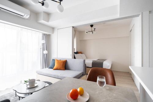a living room with a table with oranges on it at Daffitto Oshiage I in Tokyo