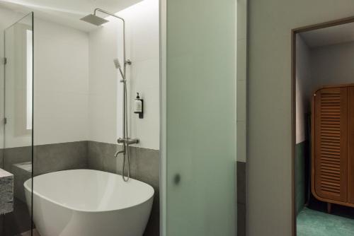 Imagen de la galería de Swing & Pillows - Kentomen Hotel, Bamboo Hills, en Kuala Lumpur