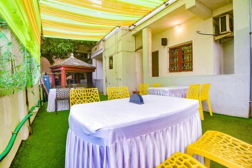 Fotografie z fotogalerie ubytování FabExpress Royal Baga Residency - 500m From Baga Beach v destinaci Old Goa