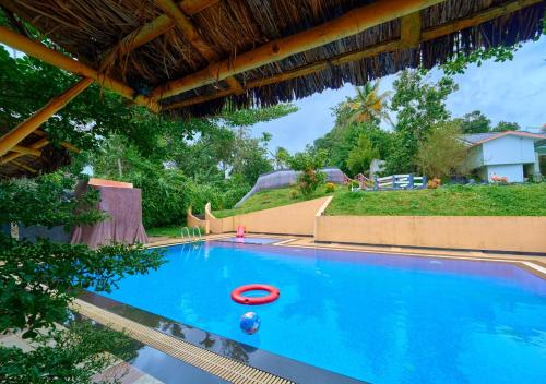Bazén v ubytování Maryland Holiday Resort Wayanad by VOYE HOMES nebo v jeho okolí