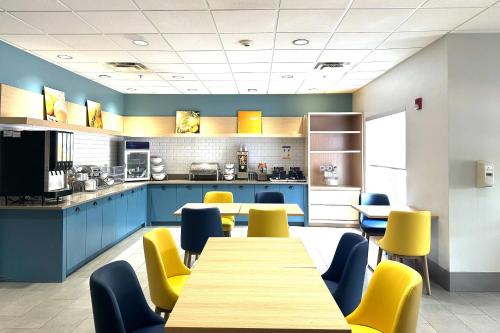 Køkken eller tekøkken på Comfort Inn & Suites Calhoun South