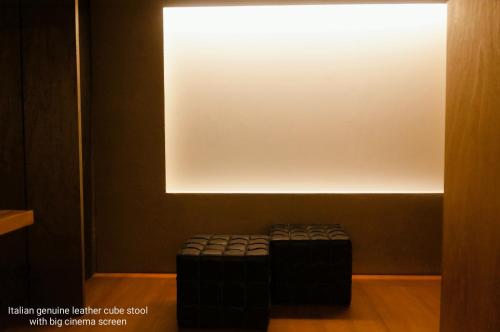 Luna House KIYOMIZU清水一棟貸し-Marshall-Netflix-2Meters ProjectionSCRN-GardenViewBathtub