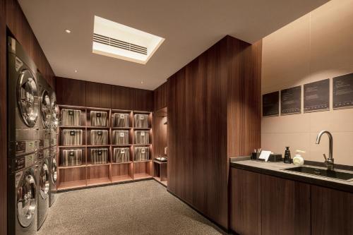 Kuchyň nebo kuchyňský kout v ubytování Atour Hotel Shanghai Wujiaochang Xiangyin Road