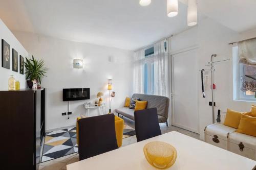 a living room with a couch and a table at Casa Maria Beatrice in Mühlbach