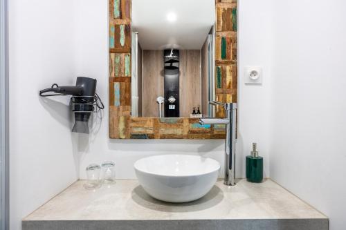 a bathroom with a bowl sink and a mirror at Chambres d'hôtes Le Boiziller in Saint-Michel-Mont-Mercure