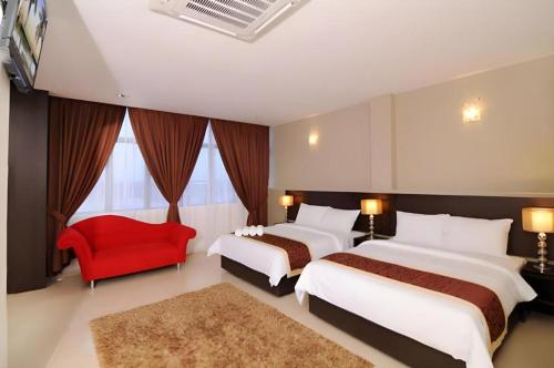Giường trong phòng chung tại Inn Home Hotel Muar