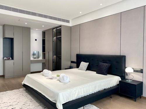 Ένα ή περισσότερα κρεβάτια σε δωμάτιο στο EHUB - Luxury 4Bedroom 3Bathroom with Bund View