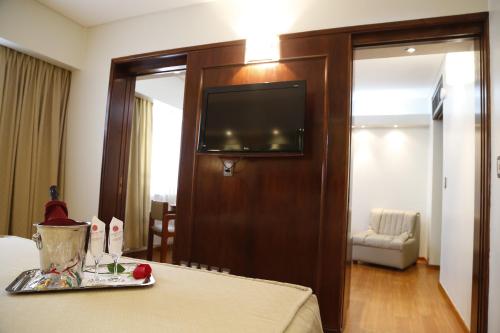 TV a/nebo společenská místnost v ubytování Hotel Corregidor