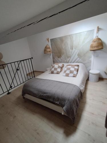 a bedroom with a large bed in a room at Le gîte d 'Amandine in Boulbon