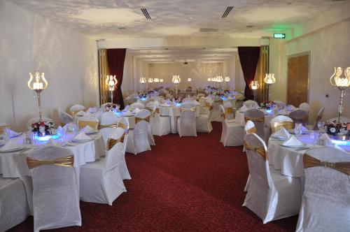 Restaurace v ubytování Grand İtimat Hotel