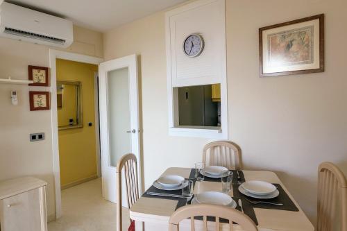 Apartamento con Vistas al Mar y Parking Cubierto